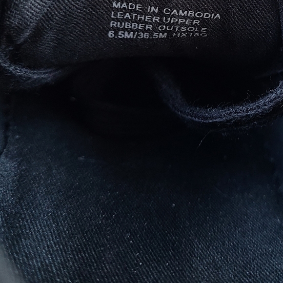 Michael Kors black sneakers size 6.5 - Picture 3 of 5